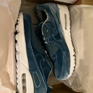 Nike Air Max 90, turquoise velvet, size 7.5